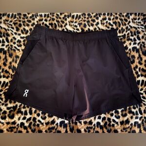 Run On Clouds Essential Women's Medium Black Athletic Shorts